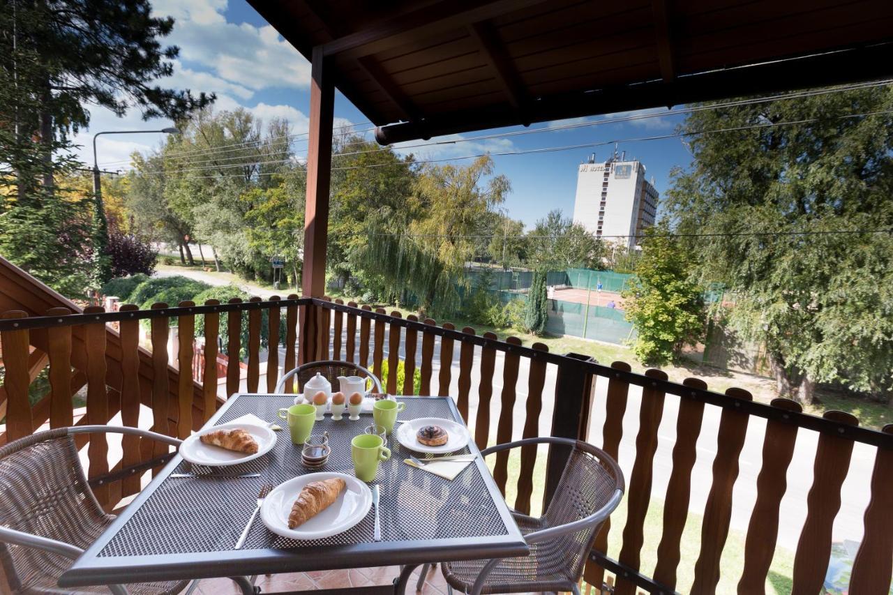 Holiday House Siófok Esterno foto
