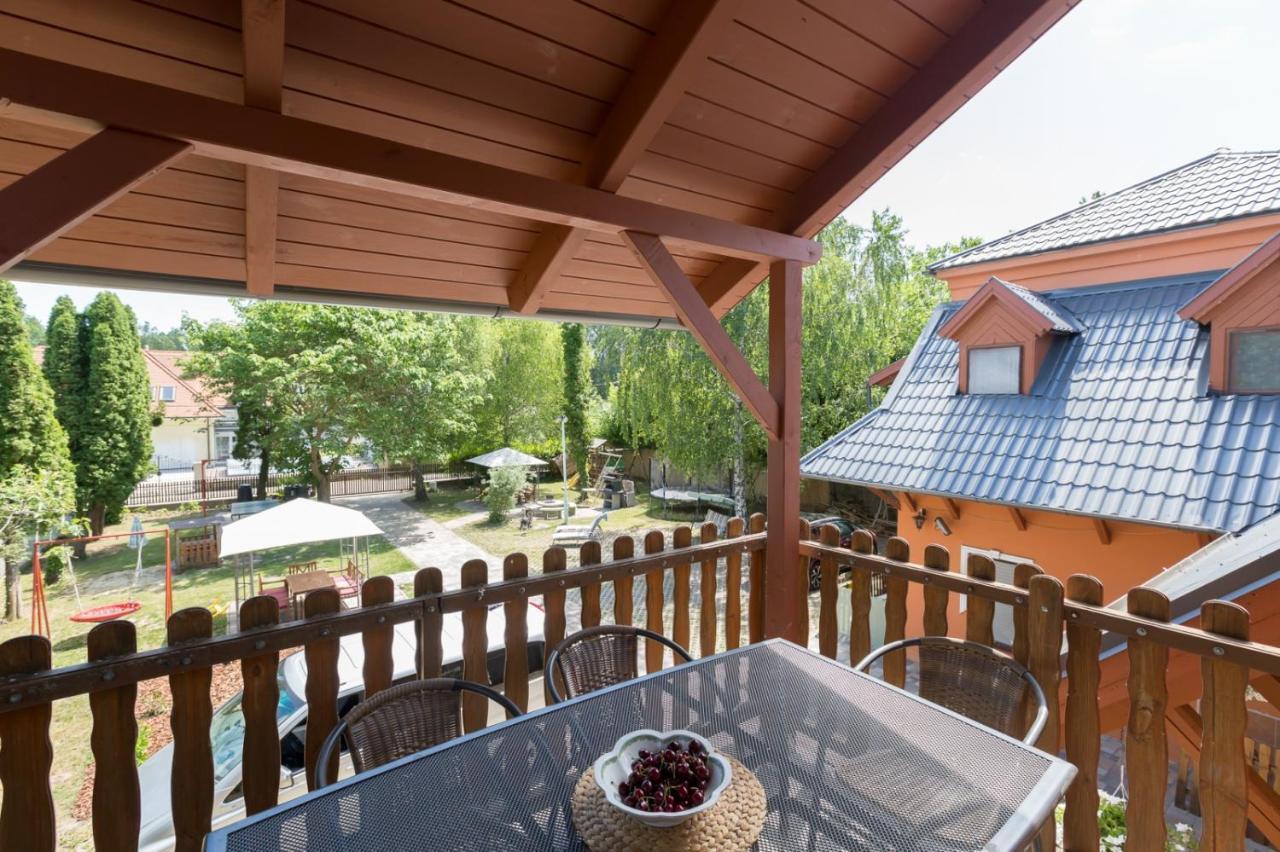 Holiday House Siófok Esterno foto