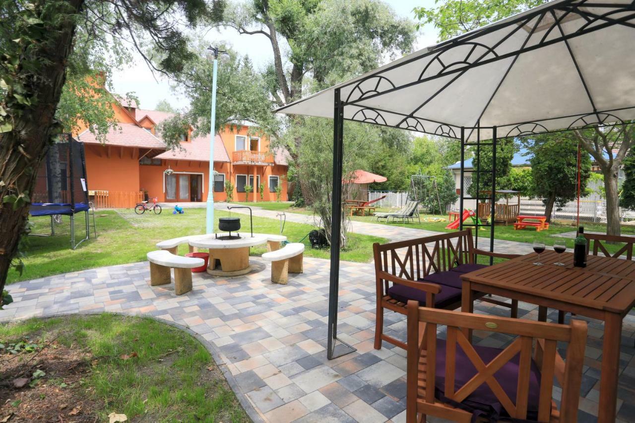 Holiday House Siófok Esterno foto