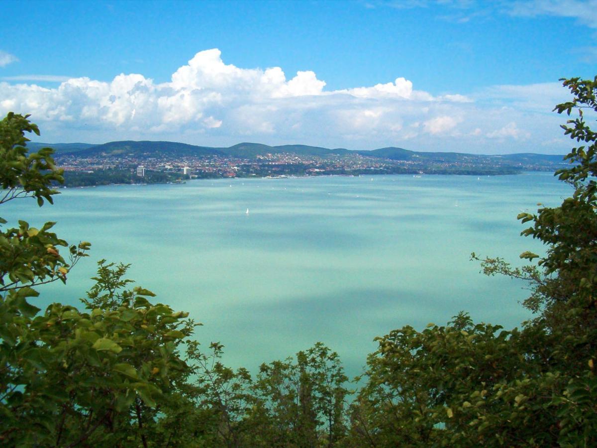 Holiday House Siófok Esterno foto